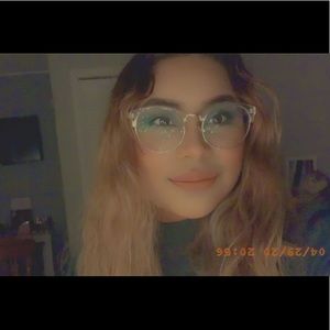 Meet your Posher, Esmeralda